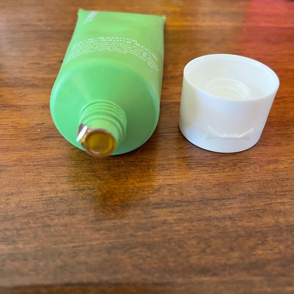 Pore- Balance Facial Sauna Scrub - Picture 4 of 4